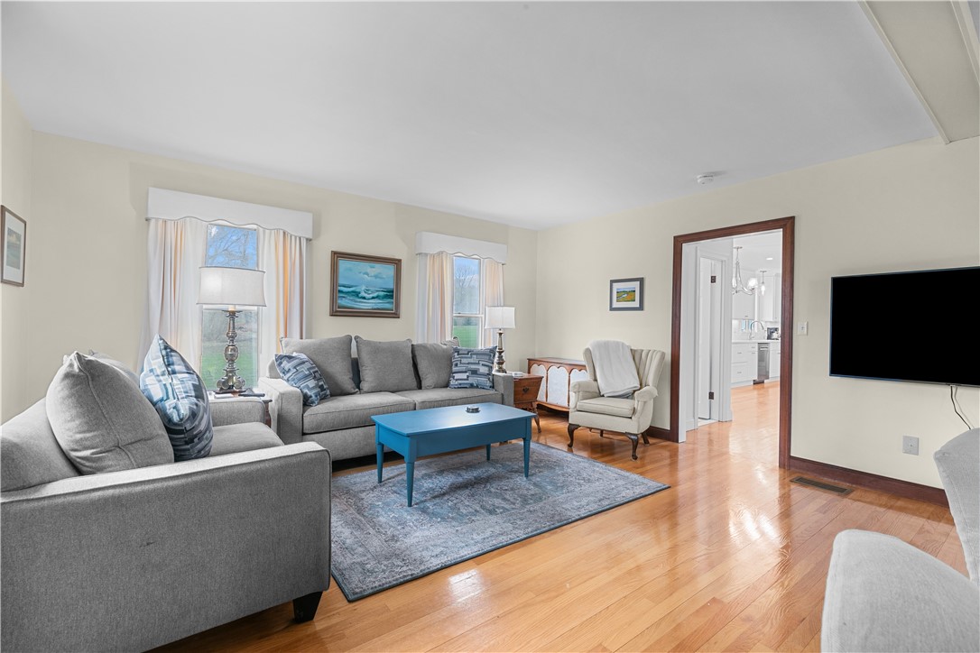 155 Taylor Road Portsmouth, RI 02871 - Photo 6 of 27