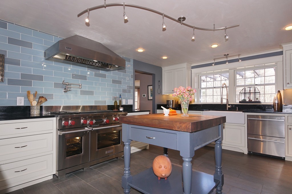 113 Wilder Road Bolton, MA 01740 - Photo 4 of 30