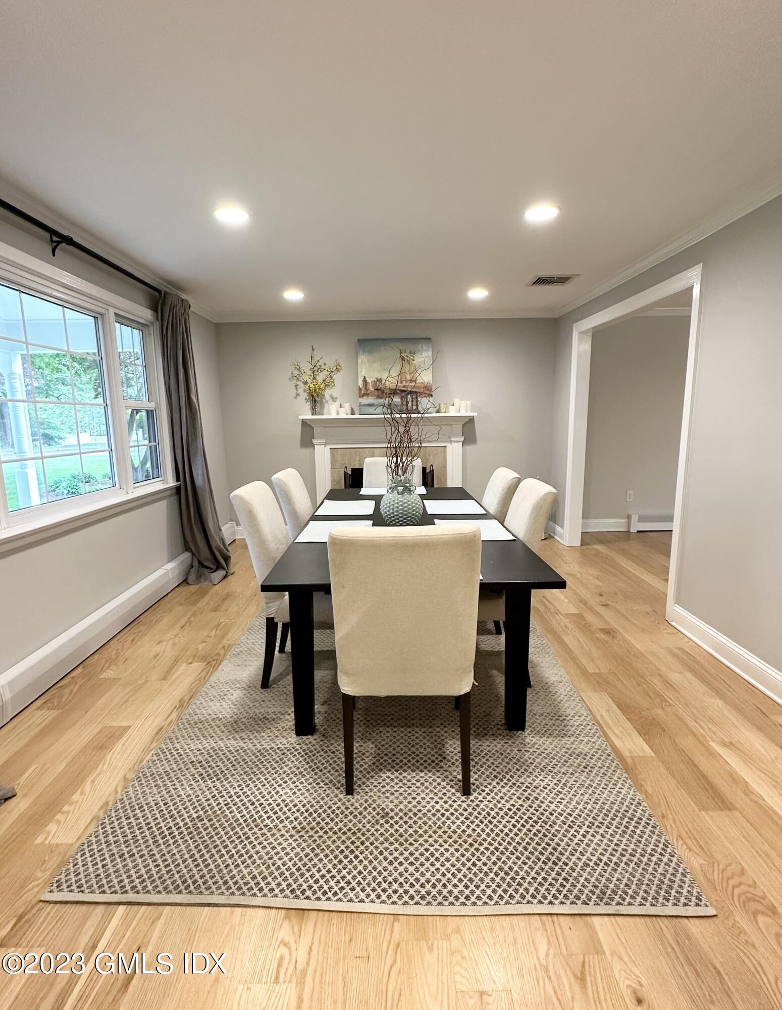 28 Old Orchard Road Riverside, CT 06878 - Photo 4 of 11 a living room with furniture and a rug