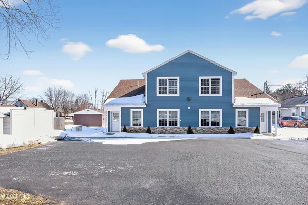 $2,000 | 6 Arrow Street, Unit 1, Colonie, NY 12304