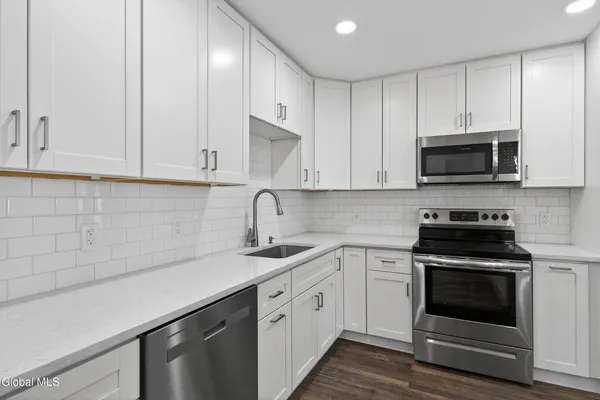 $2,000 | 6 Arrow Street, Unit 1, Colonie, NY 12304
