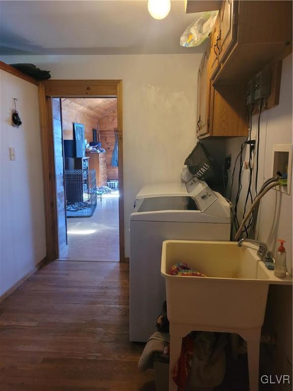 4563 Timberline Road Walnutport, PA 18088 - Photo 21 of 36 Laundry area outside of Master Bedroom