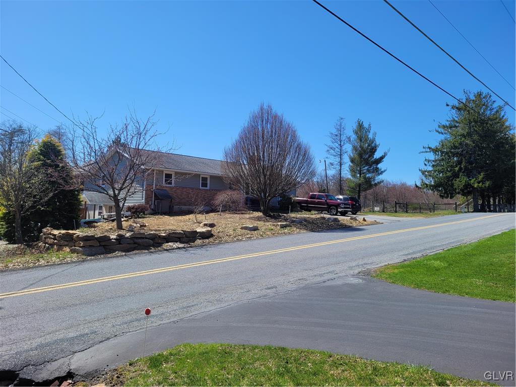 4563 Timberline Road Walnutport, PA 18088 - Photo 9 of 36 Country beauty