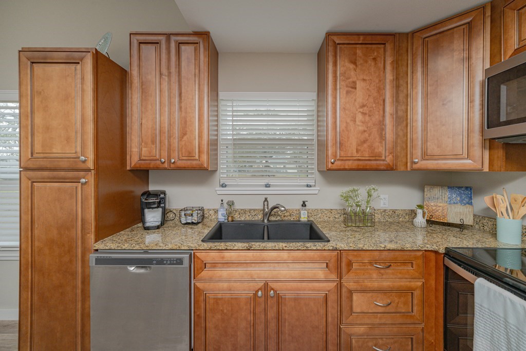 129 Palmetto Point Road Rockport, TX 78382 - Photo 9 of 40