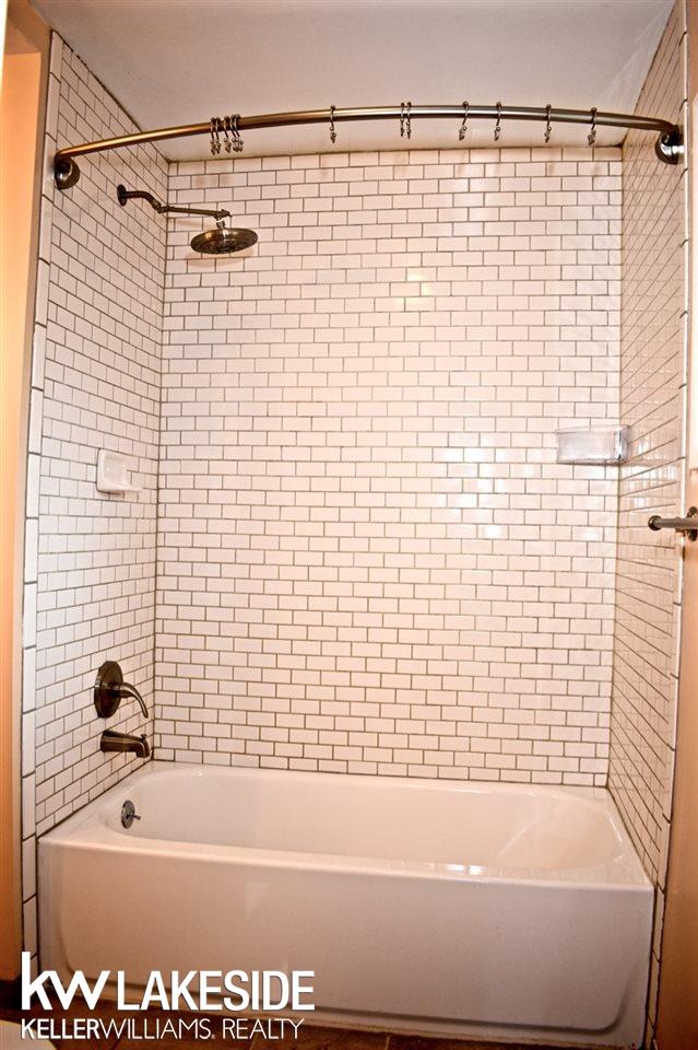 29632 Chelmsford Road Southfield, MI 48076 - Photo 10 of 19 31301056-9.JPG