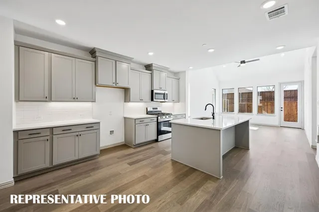 $419,990 | 3555 Pierce Lane, Grand Prairie, TX 75052