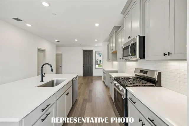 $419,990 | 3555 Pierce Lane, Grand Prairie, TX 75052