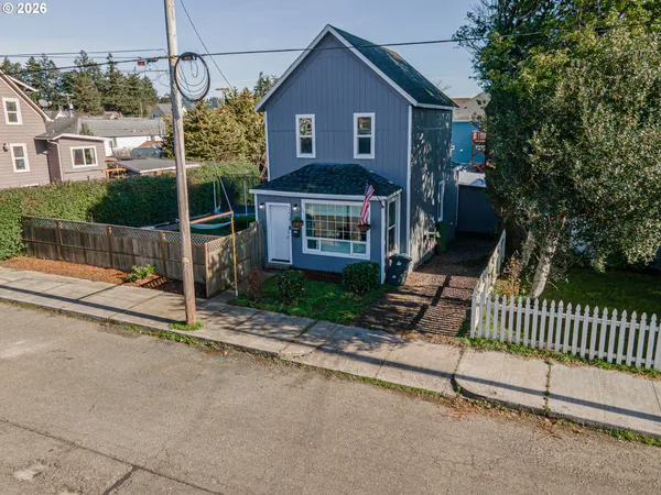 $325,000 | 1541 Union Avenue, North Bend, OR 97459