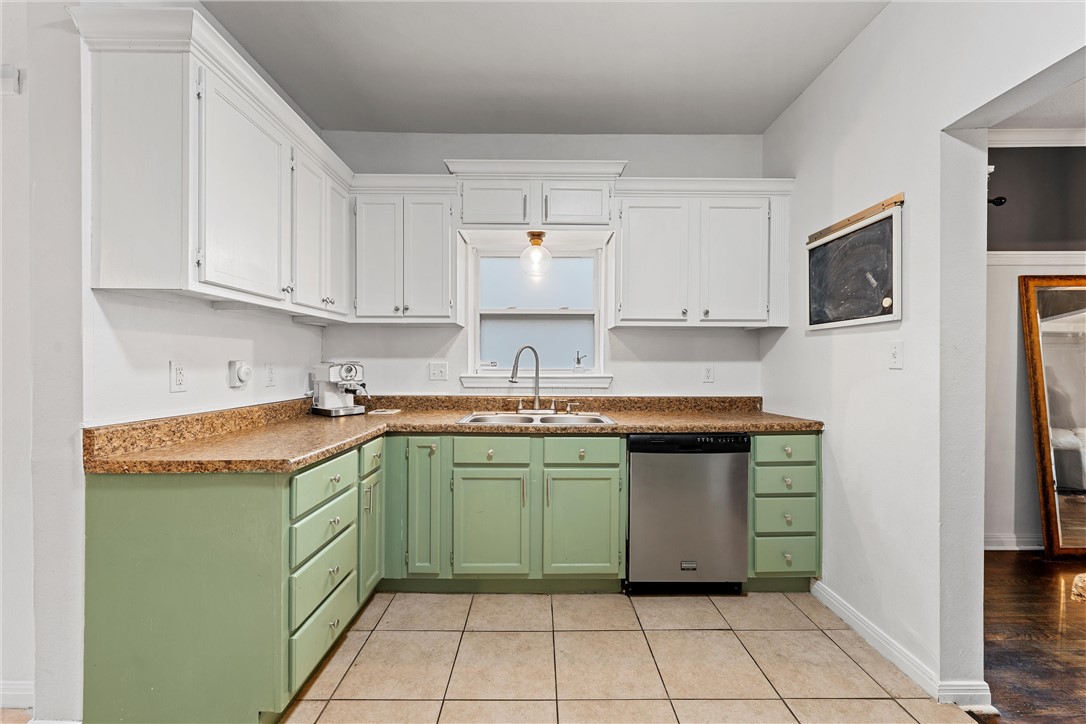 2923 Live Oak Avenue Waco, TX 76708 - Photo 7 of 22 a kitchen with a sink window and cabinets