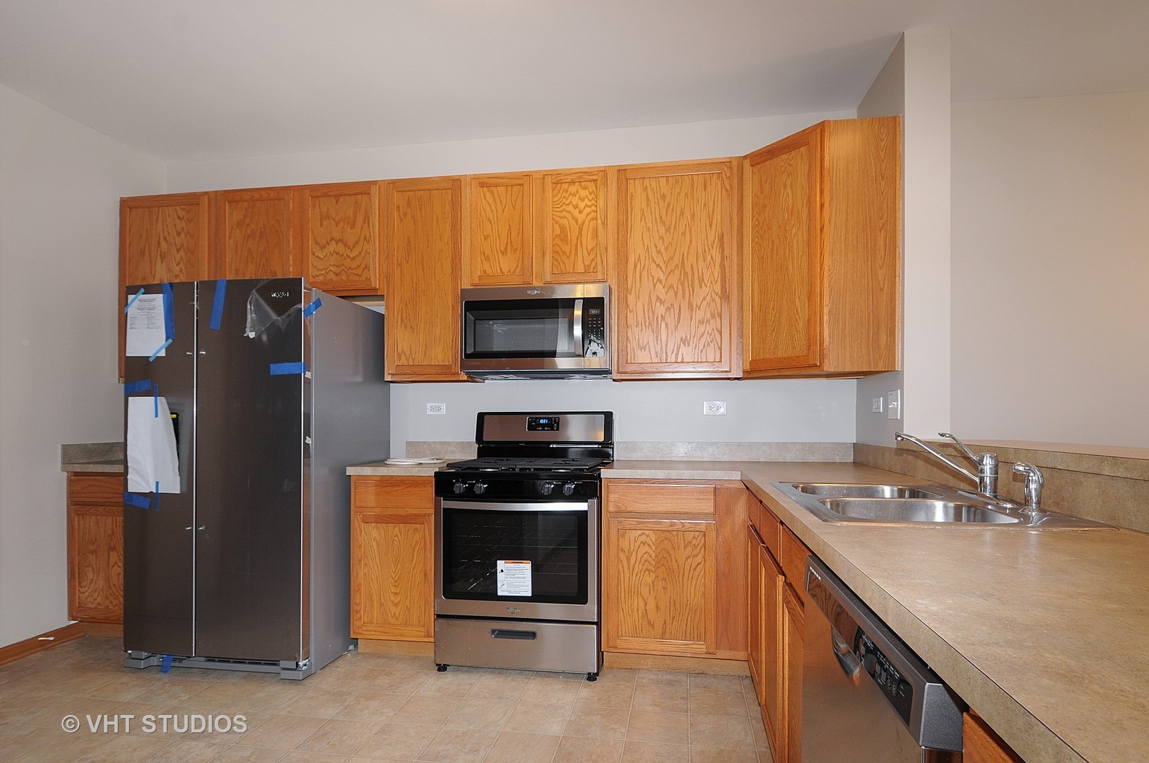 233 Springbrook Trail South Oswego, IL 60543 - Photo 2 of 10