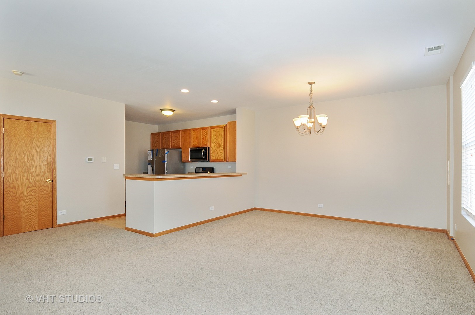 233 Springbrook Trail South Oswego, IL 60543 - Photo 4 of 10