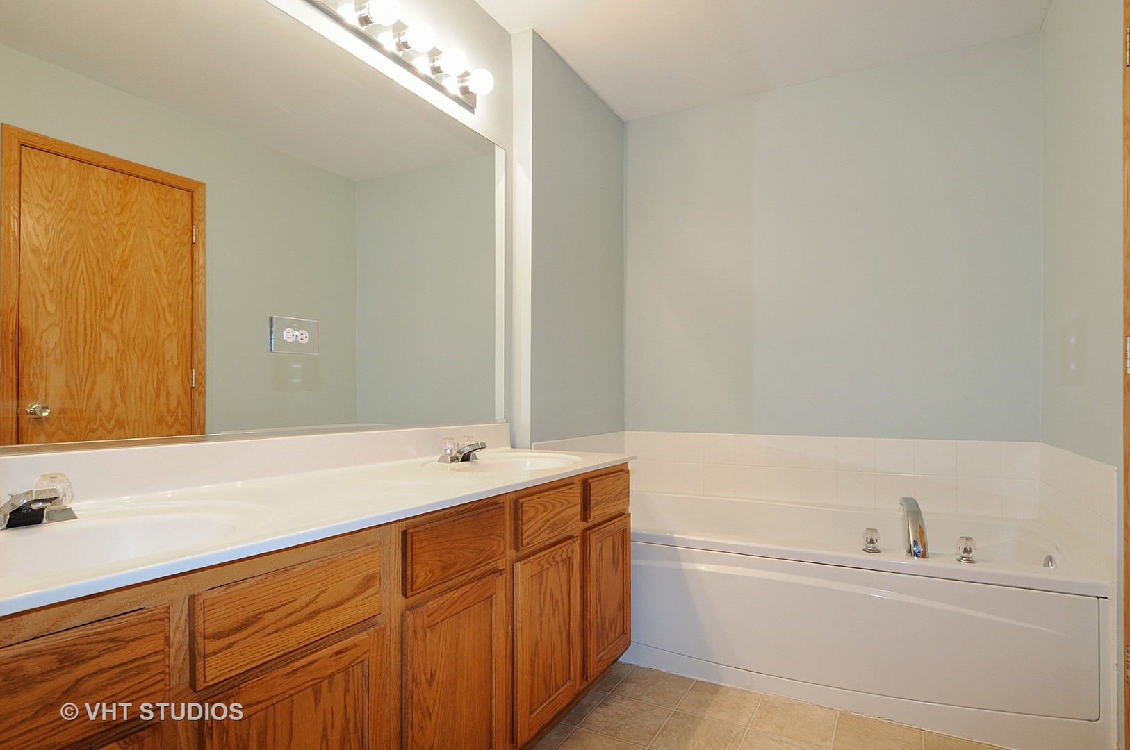 233 Springbrook Trail South Oswego, IL 60543 - Photo 8 of 10