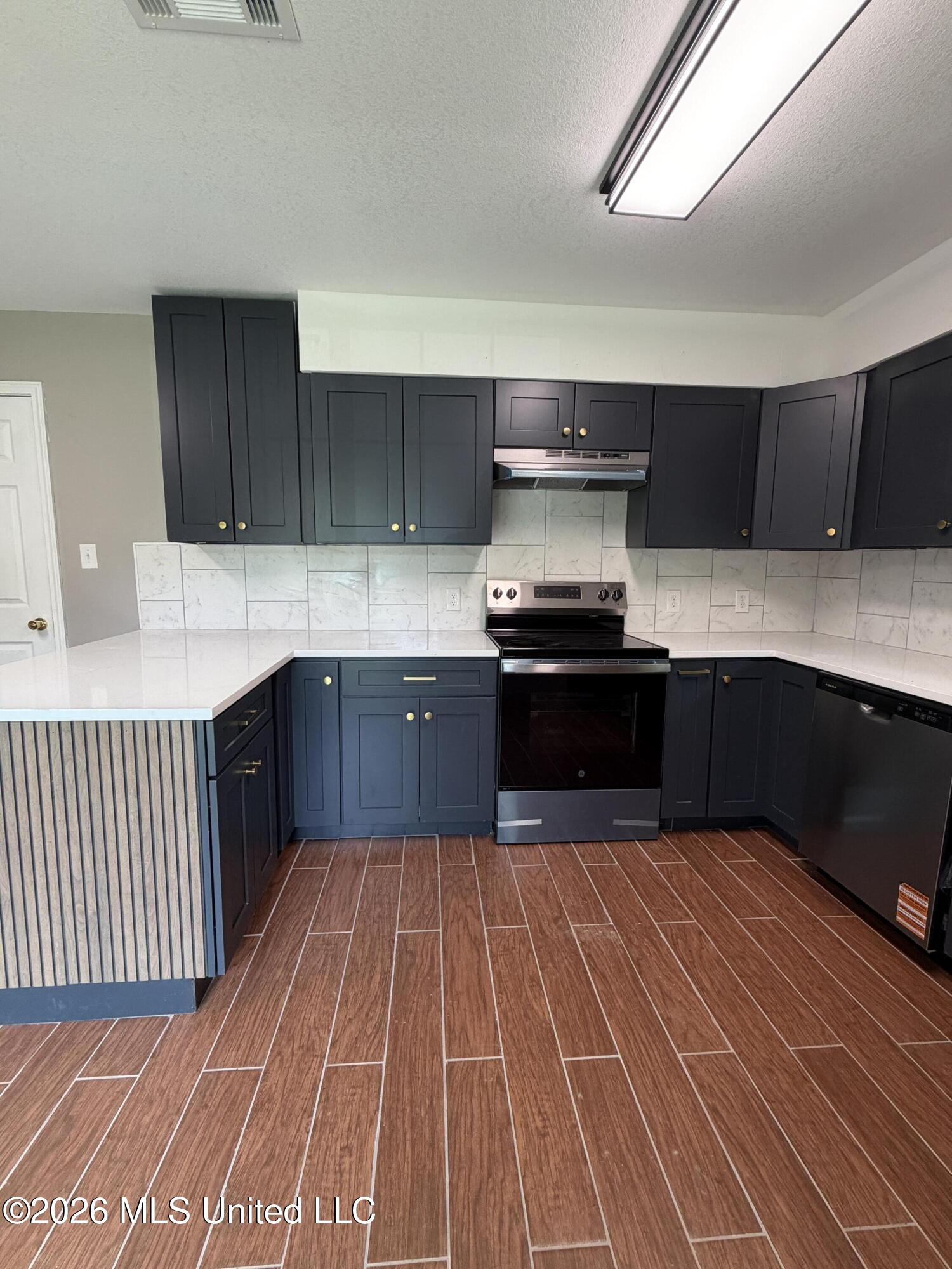 79 Brooks Road Hattiesburg, MS 39401 - Photo 7 of 19 IMG_3154