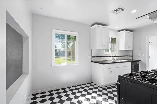 $3,850 | 7721 Oakdale Avenue, Winnetka, CA 91306