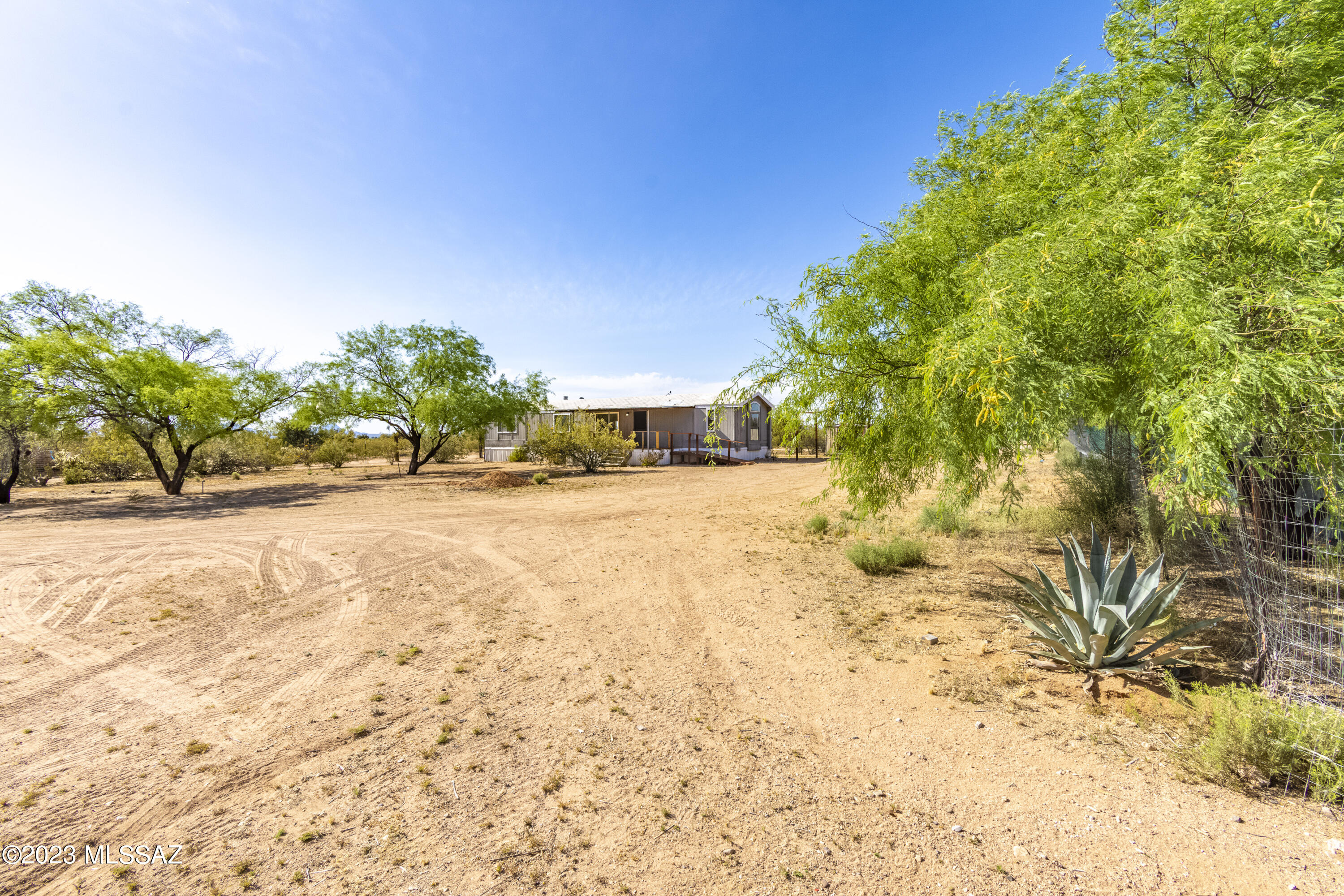 12190 West Camper Road Tucson, AZ 85743 - Photo 24 of 27