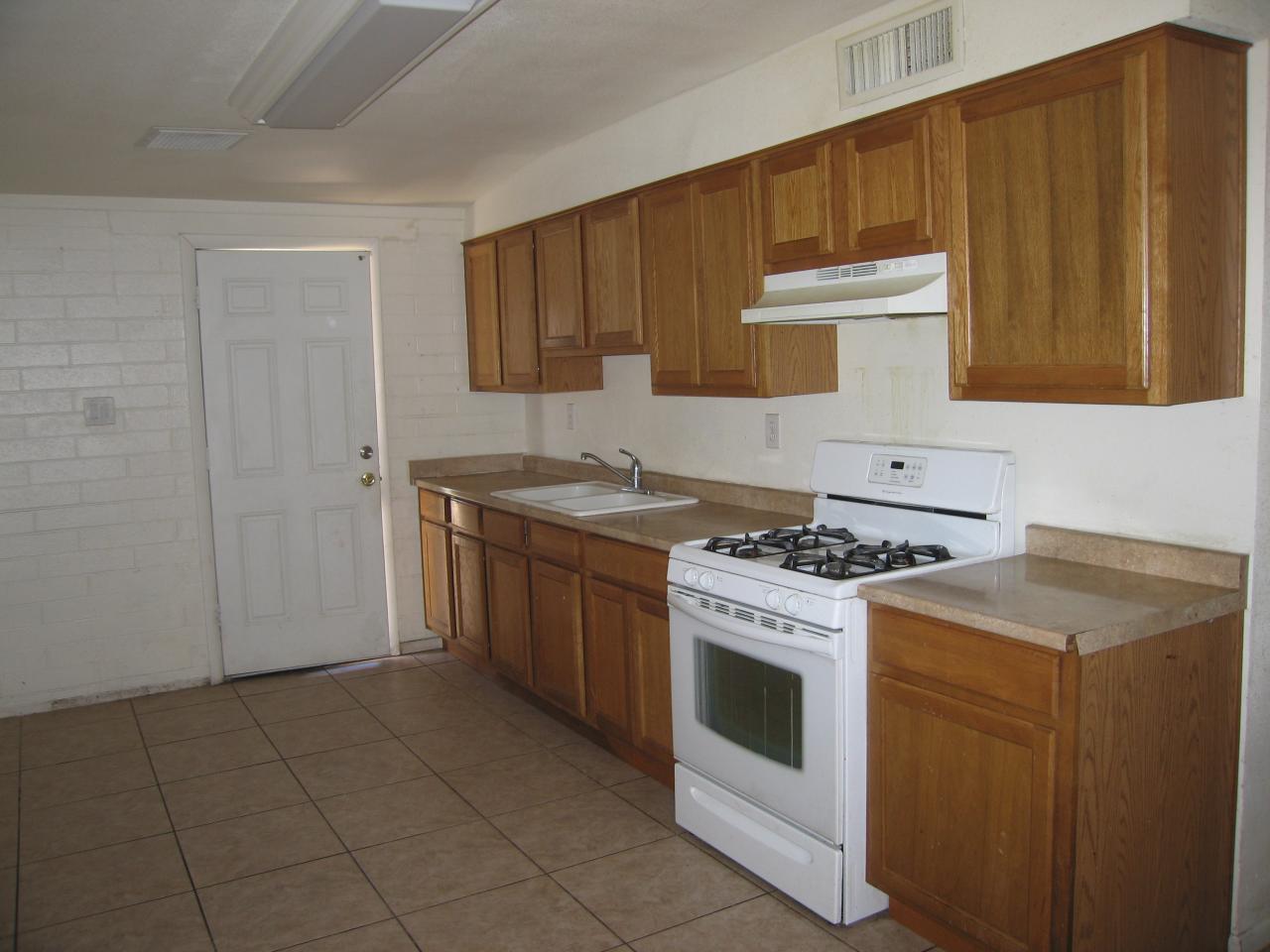 6340 West Osborn Road Phoenix, AZ 85033 - Photo 2 of 5 Kitchen