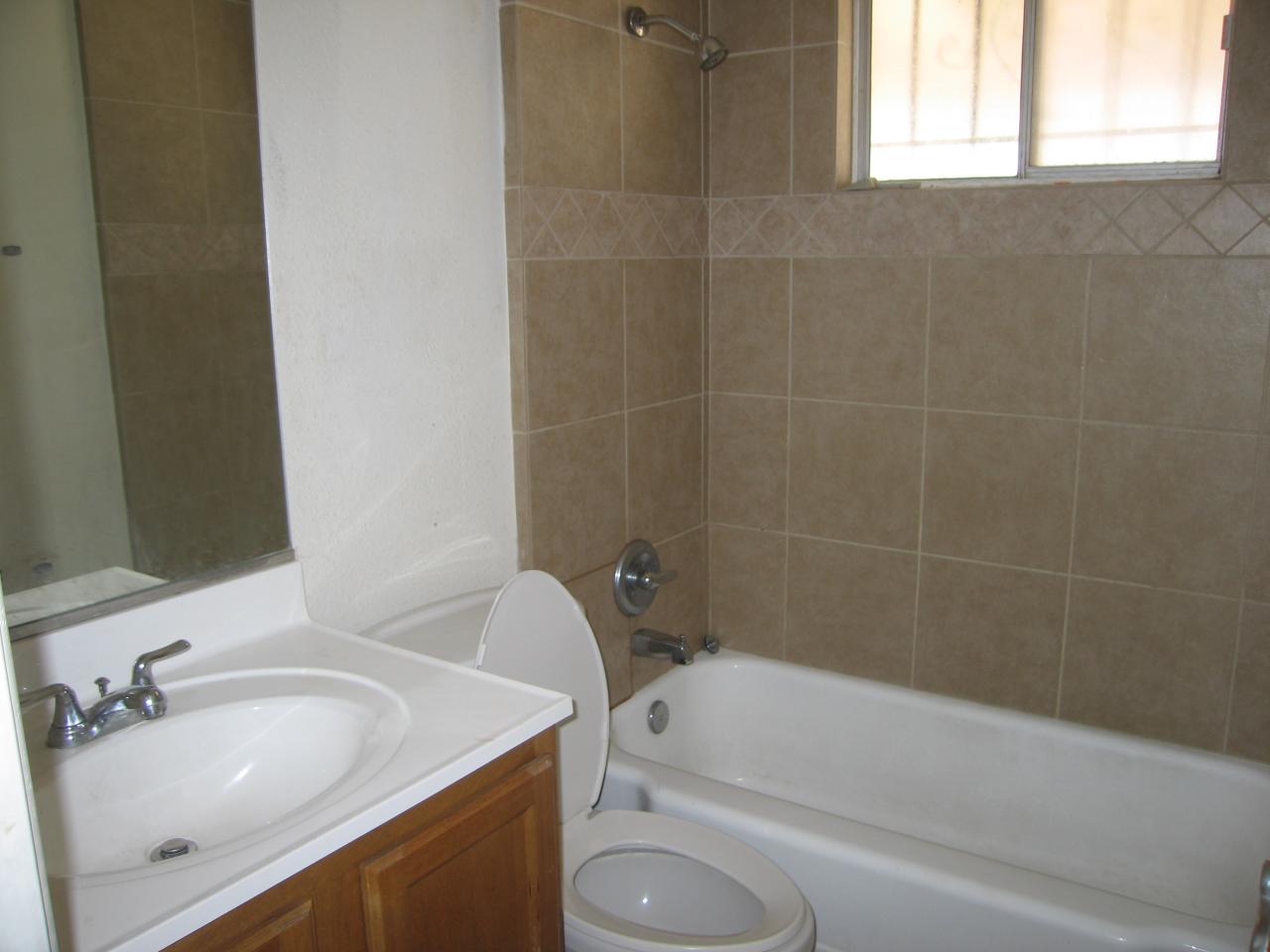 6340 West Osborn Road Phoenix, AZ 85033 - Photo 3 of 5 Bath