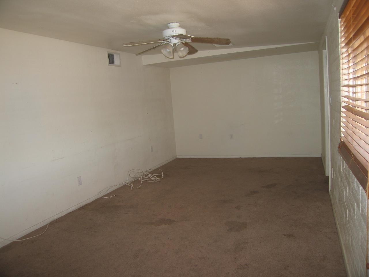 6340 West Osborn Road Phoenix, AZ 85033 - Photo 4 of 5 Living room