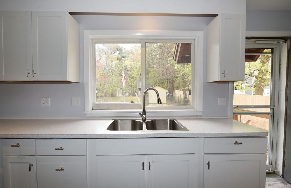 27 Clapp Road Hanover, MA 02339 - Photo 9 of 36 Gallery Image 9