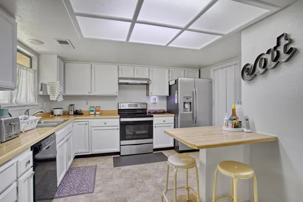 $385,000 | 1479 Atajo Court, Redding, CA 96003