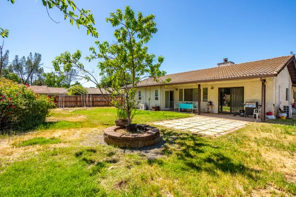 $385,000 | 1479 Atajo Court, Redding, CA 96003
