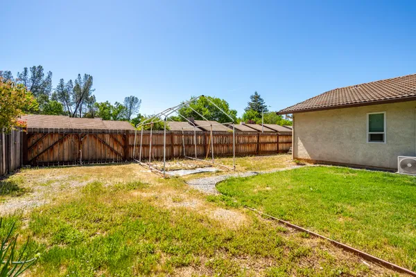 $385,000 | 1479 Atajo Court, Redding, CA 96003