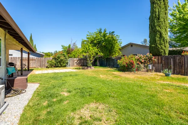 $385,000 | 1479 Atajo Court, Redding, CA 96003