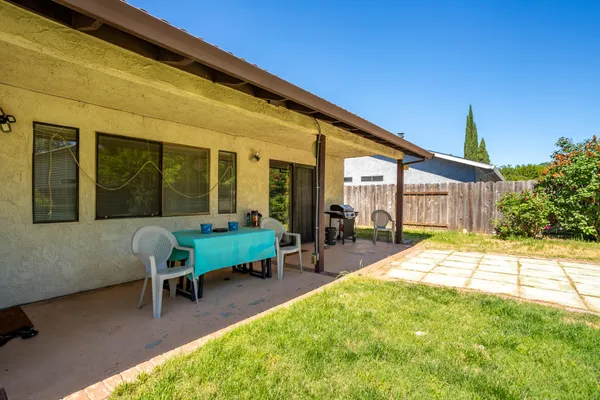 $385,000 | 1479 Atajo Court, Redding, CA 96003