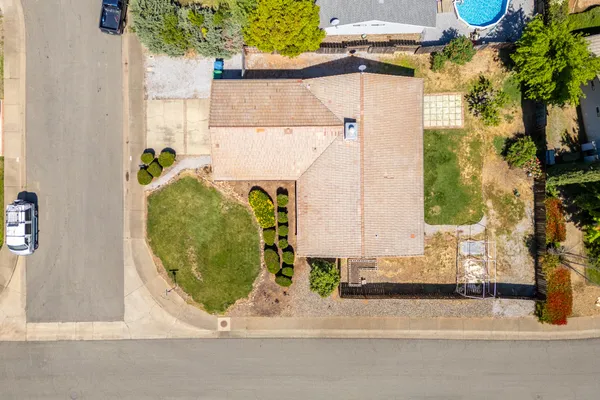 $385,000 | 1479 Atajo Court, Redding, CA 96003