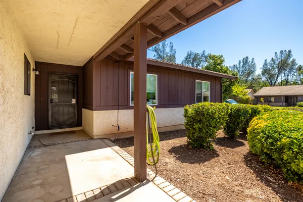 $385,000 | 1479 Atajo Court, Redding, CA 96003