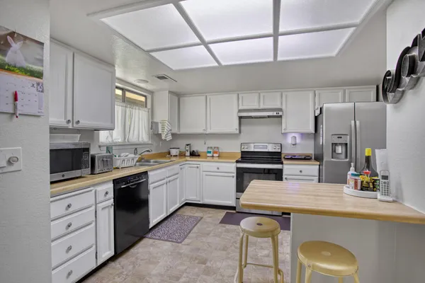 $385,000 | 1479 Atajo Court, Redding, CA 96003