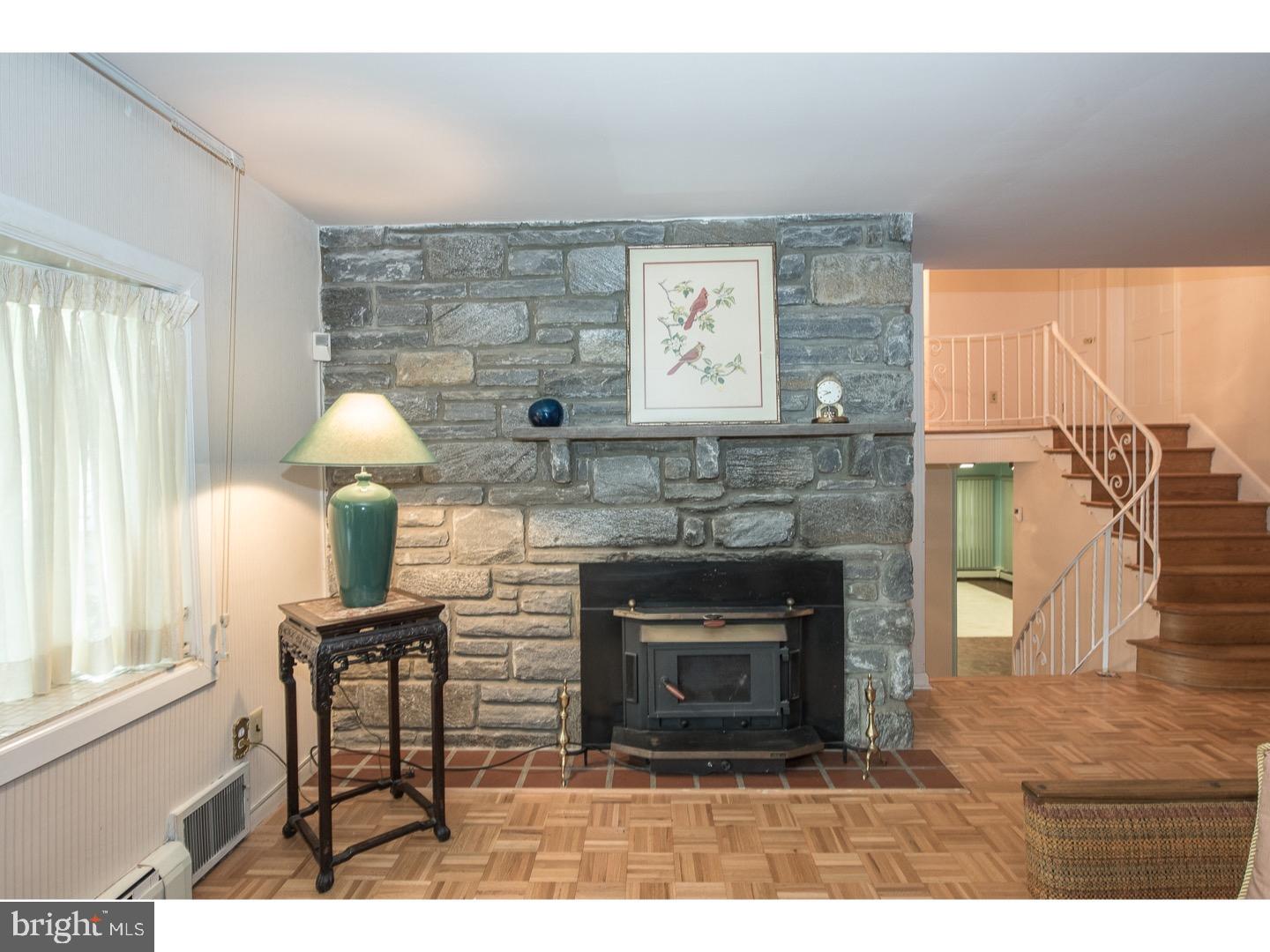9 Waters Road Malvern, PA 19355 - Photo 6 of 24 Living Room