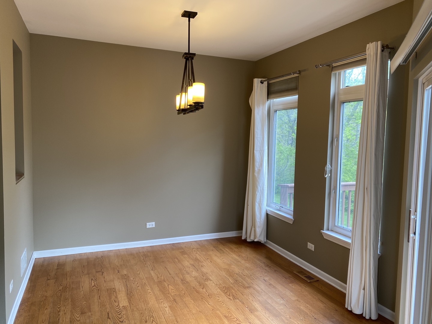 377 Aaron Lane Bolingbrook, IL 60440 - Photo 3 of 21