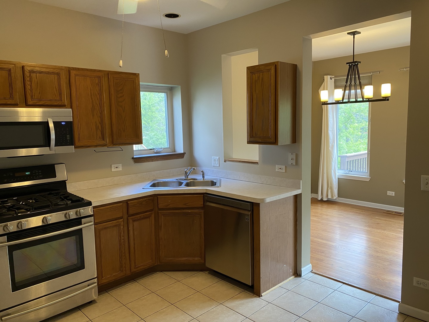 377 Aaron Lane Bolingbrook, IL 60440 - Photo 4 of 21