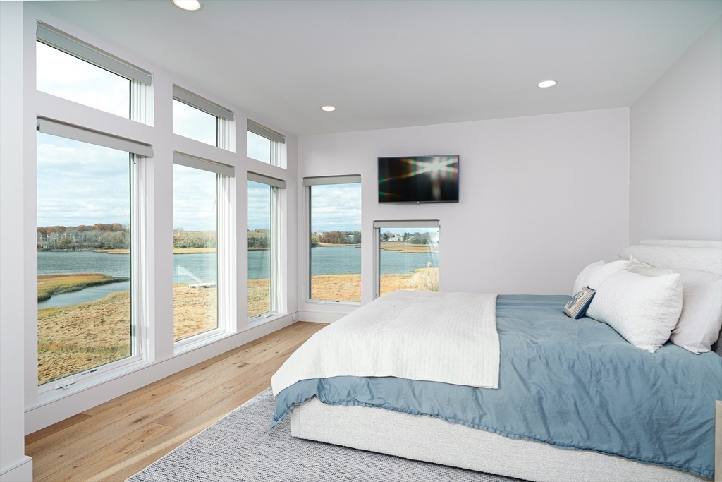 10 Chestnut Place Hingham, MA 02043 - Photo 19 of 29