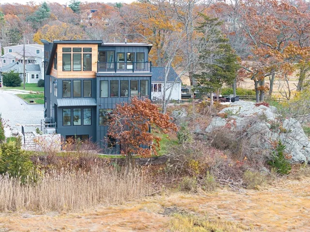 $2,290,000 | 10 Chestnut Place, Hingham, MA 02043