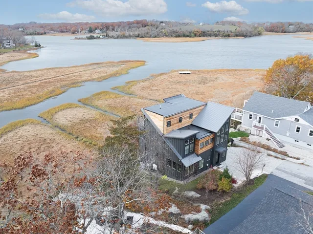 $2,290,000 | 10 Chestnut Place, Hingham, MA 02043