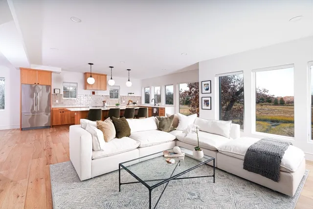 $2,290,000 | 10 Chestnut Place, Hingham, MA 02043