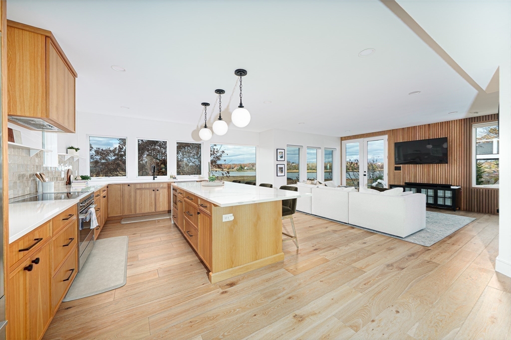 10 Chestnut Place Hingham, MA 02043 - Photo 8 of 29