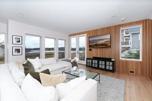 $2,290,000 | 10 Chestnut Place, Hingham, MA 02043