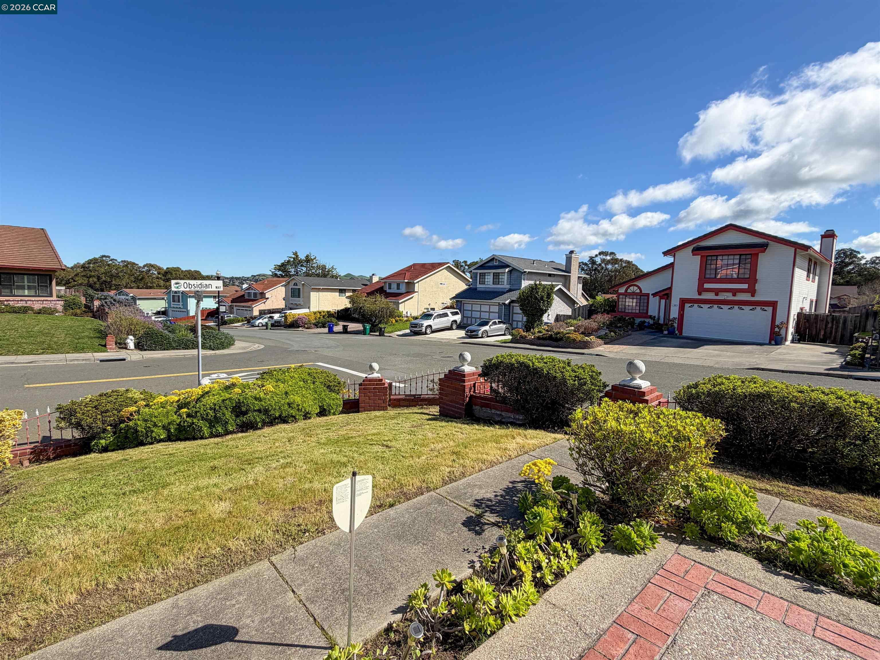 103 Obsidian Way Hercules, CA 94547 - Photo 5 of 7 a view of a yard with cars parked