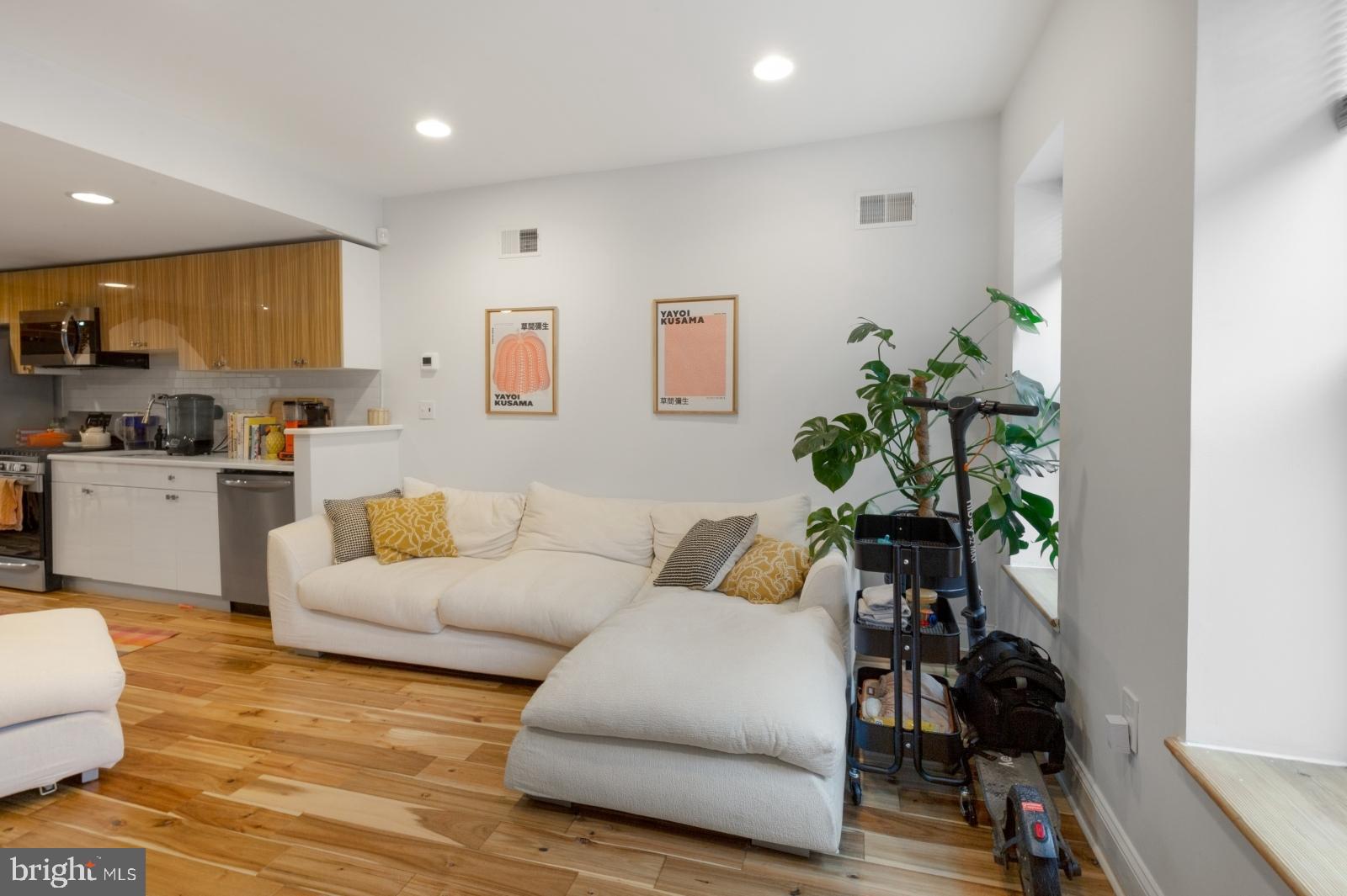 2322 Wilder Street Philadelphia, PA 19146 - Photo 3 of 34