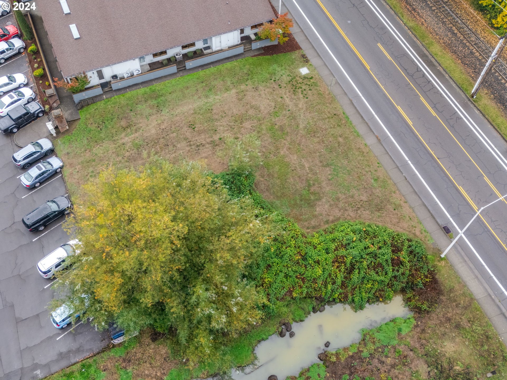 8475 Southwest Tualatin Road Tualatin, OR 97062 - Photo 14 of 23 a view of a yard