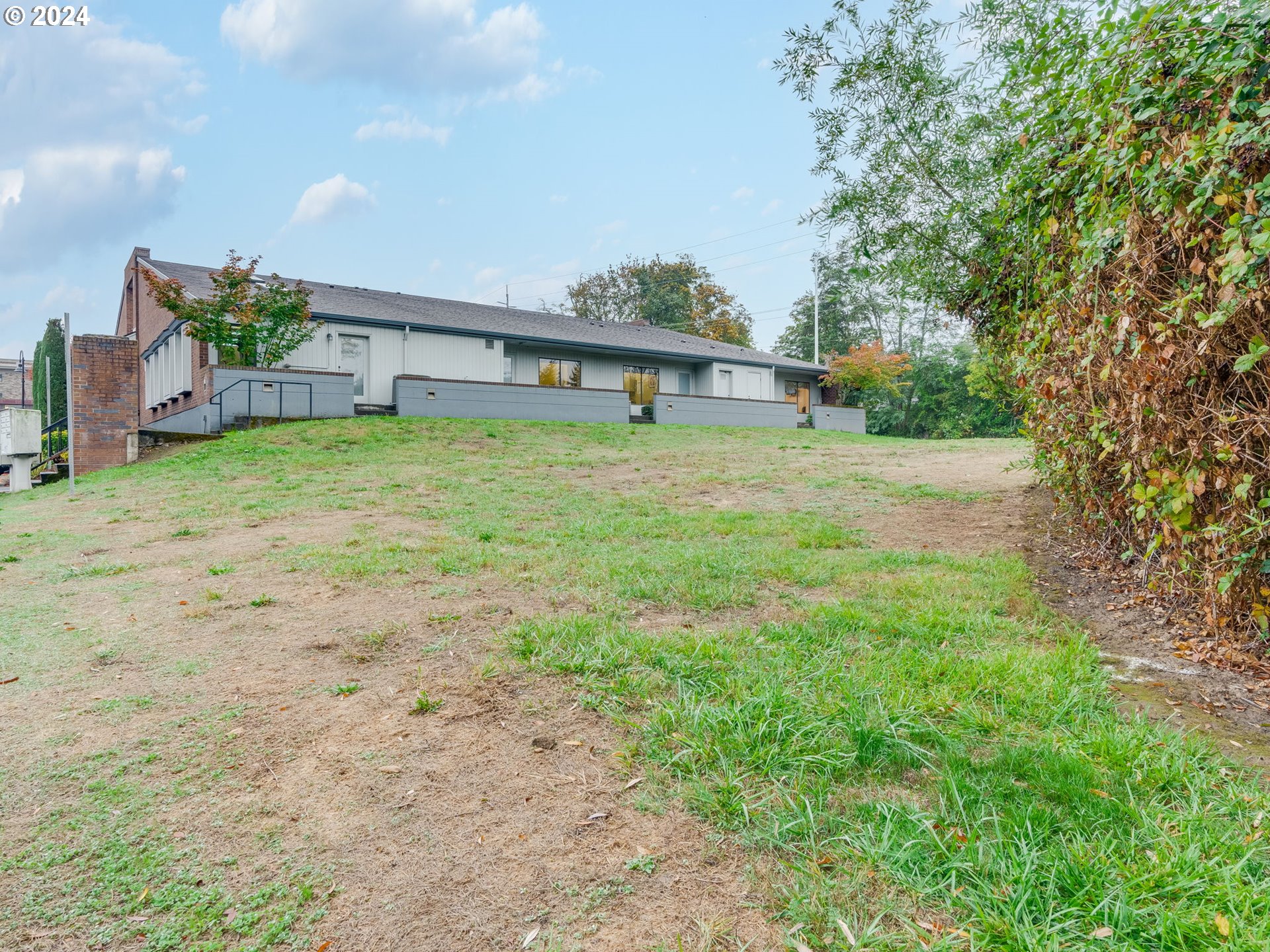 8475 Southwest Tualatin Road Tualatin, OR 97062 - Photo 18 of 23 a front view of a house with a garden