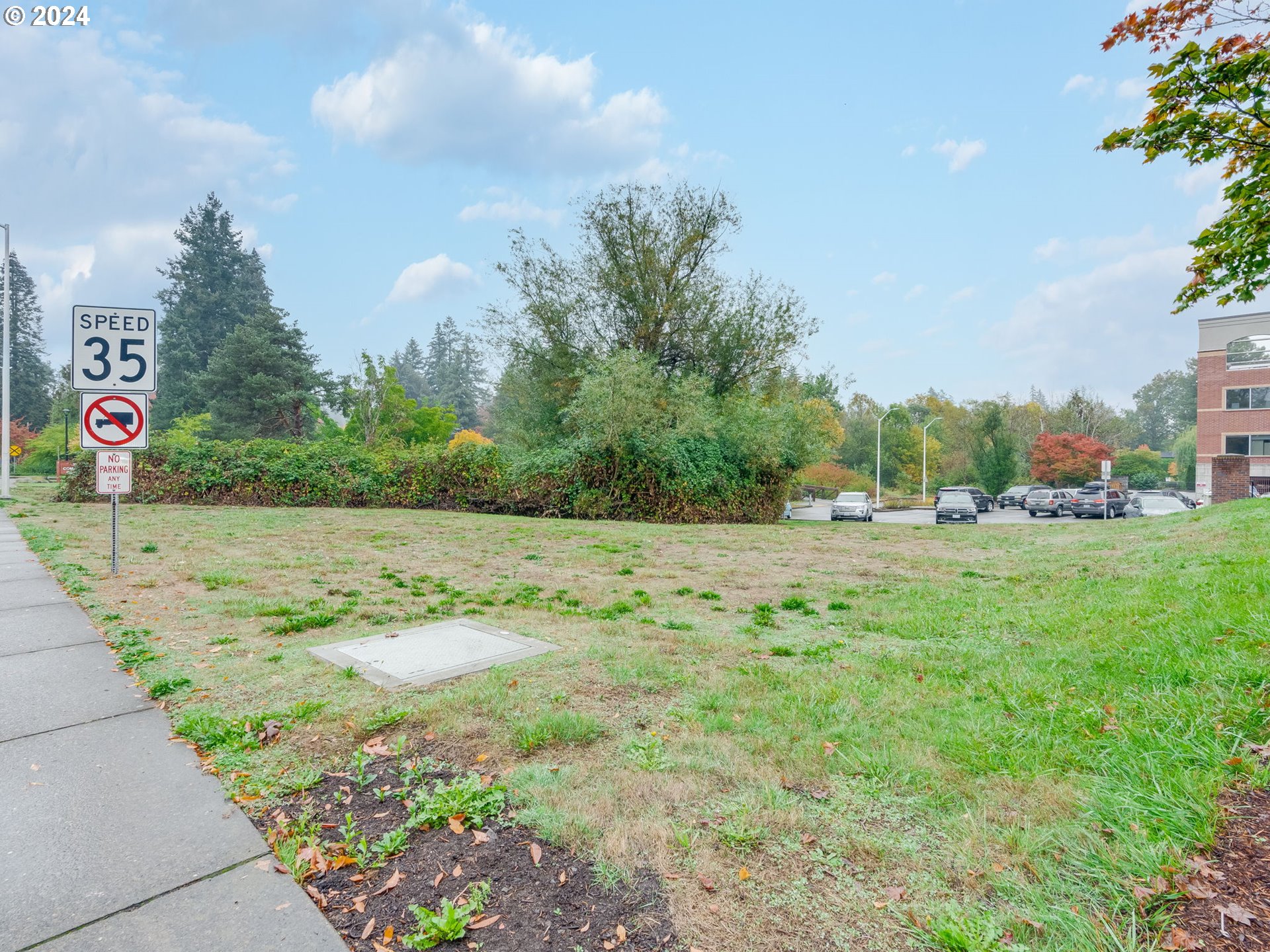 8475 Southwest Tualatin Road Tualatin, OR 97062 - Photo 22 of 23 a view of outdoor space with garden and trees