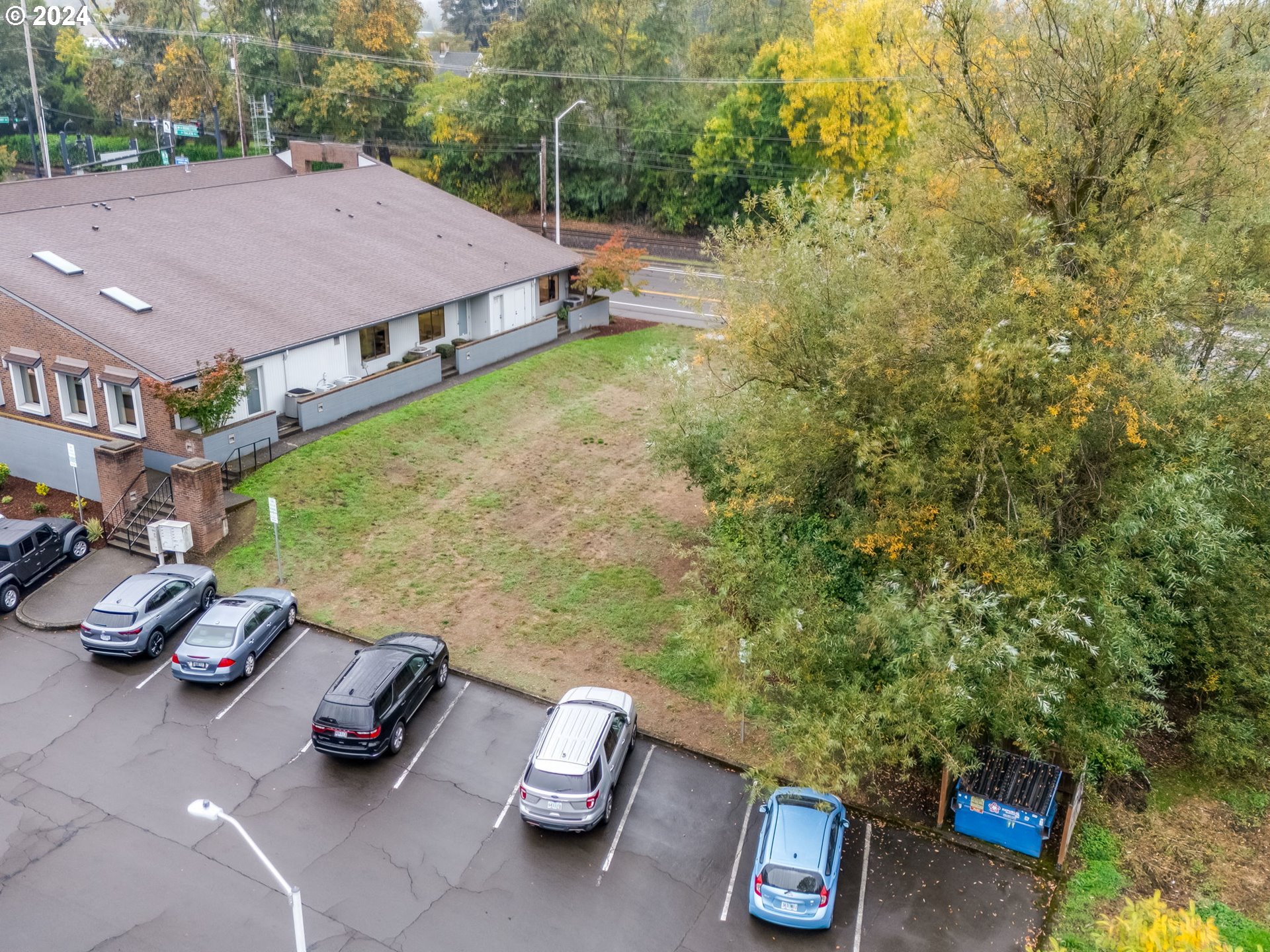 8475 Southwest Tualatin Road Tualatin, OR 97062 - Photo 7 of 23 a view of a patio with table and chairs and potted plants