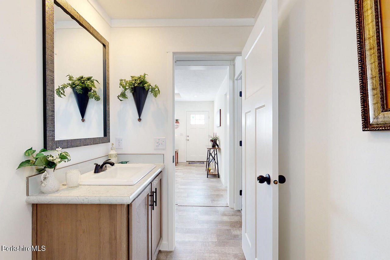 395 Cheshire Road, Unit 117 Pittsfield, MA 01201 - Photo 8 of 9 Bathroom