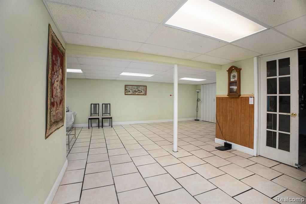 3931 Stonecrest Road West Bloomfield, MI 48322 - Photo 25 of 42 Gallery Image 25
