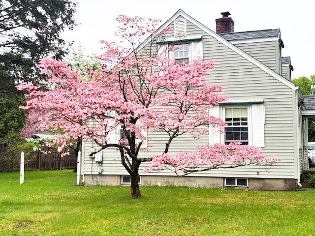 90 Roanoke Road Springfield, MA 01118 - Photo 5 of 19 a front view of a house with garden