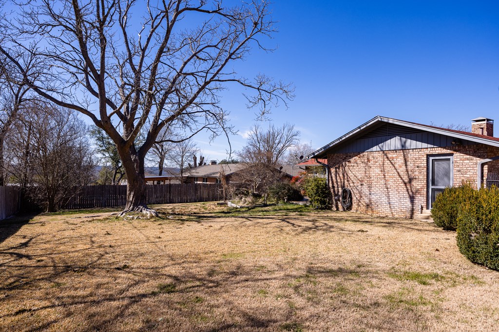 601 Overhill Drive Kerrville, TX 78028 - Photo 14 of 24 Backyard